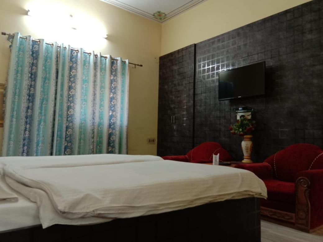 Hotel New Park Πουσκάρ Εξωτερικό φωτογραφία